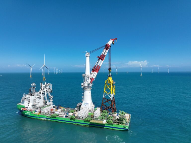 台船環海提前交付海龍計畫套管式水下基礎安裝工程_01