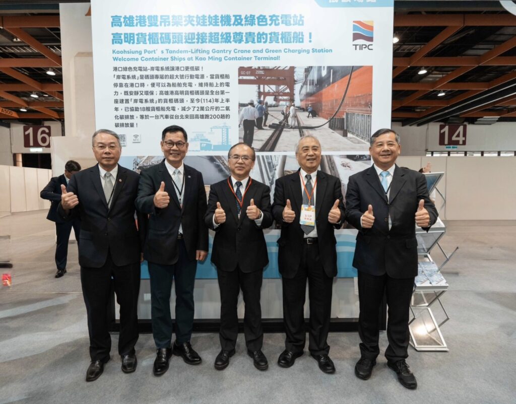 圖3、2025亞太永續博覽會-臺灣港務公司偕同高明貨櫃碼頭公司聯合展出，交通部陳彥伯政