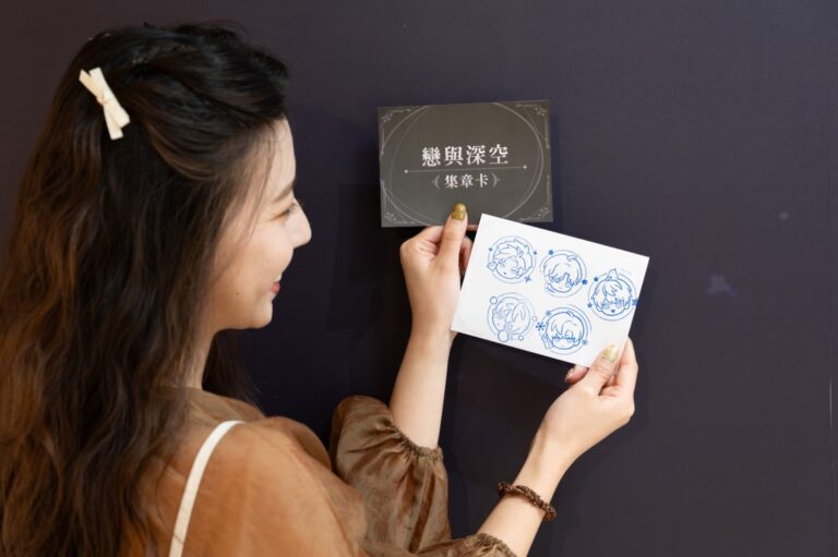 現場更特別規劃角色集章，現場不限金額消費即可獲得專屬集章卡，每週會出現不同的角色印章，獵人集好集滿才是專業！（圖／夢時代提供）