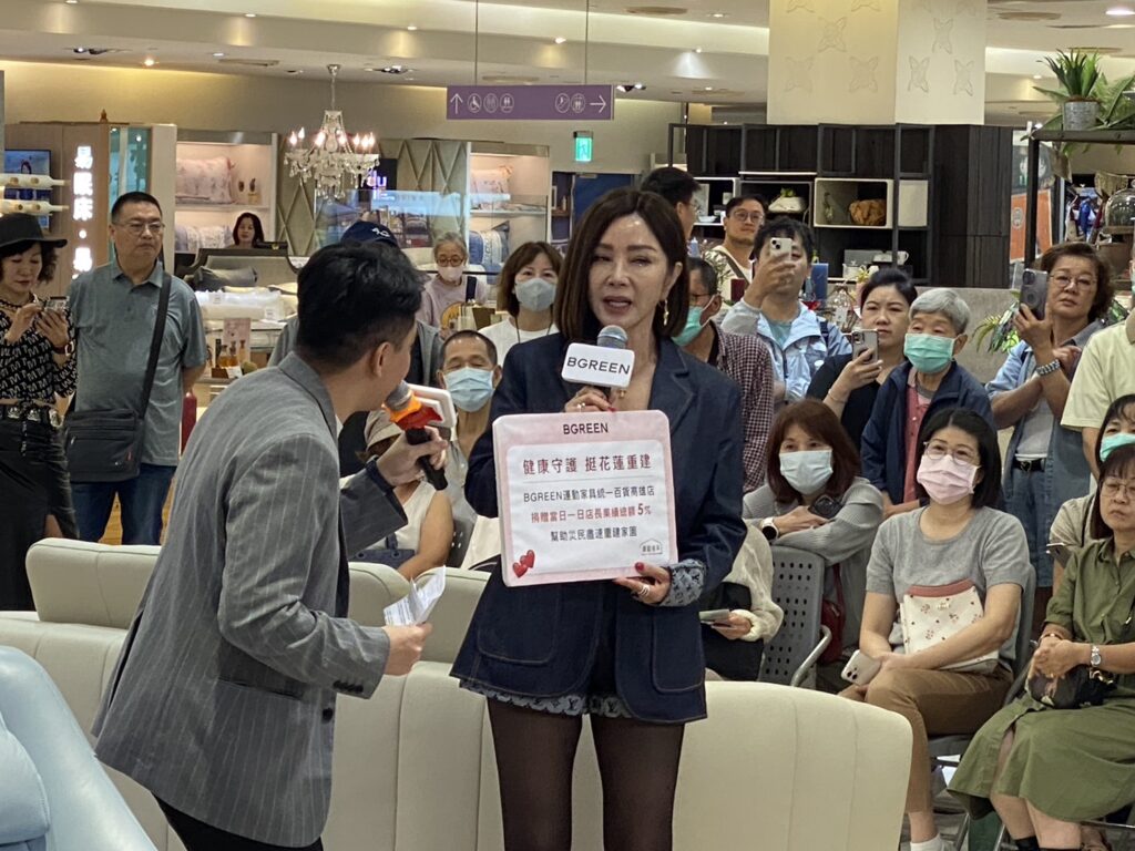 逆齡女神陳美鳳受邀擔任 AI 智慧運動家具一日店長，與高雄粉絲分享健康秘訣