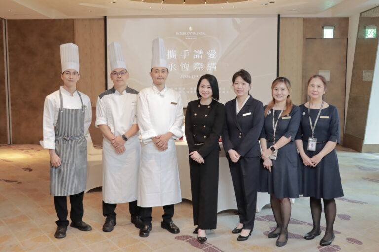 高雄洲際酒店於「攜手譜愛．永恆際遇」婚宴展示餐敘活動中介紹專業婚宴團隊（左起為_0
