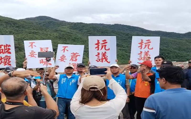 A1020楓港溪河床種西瓜私填土開路6_0