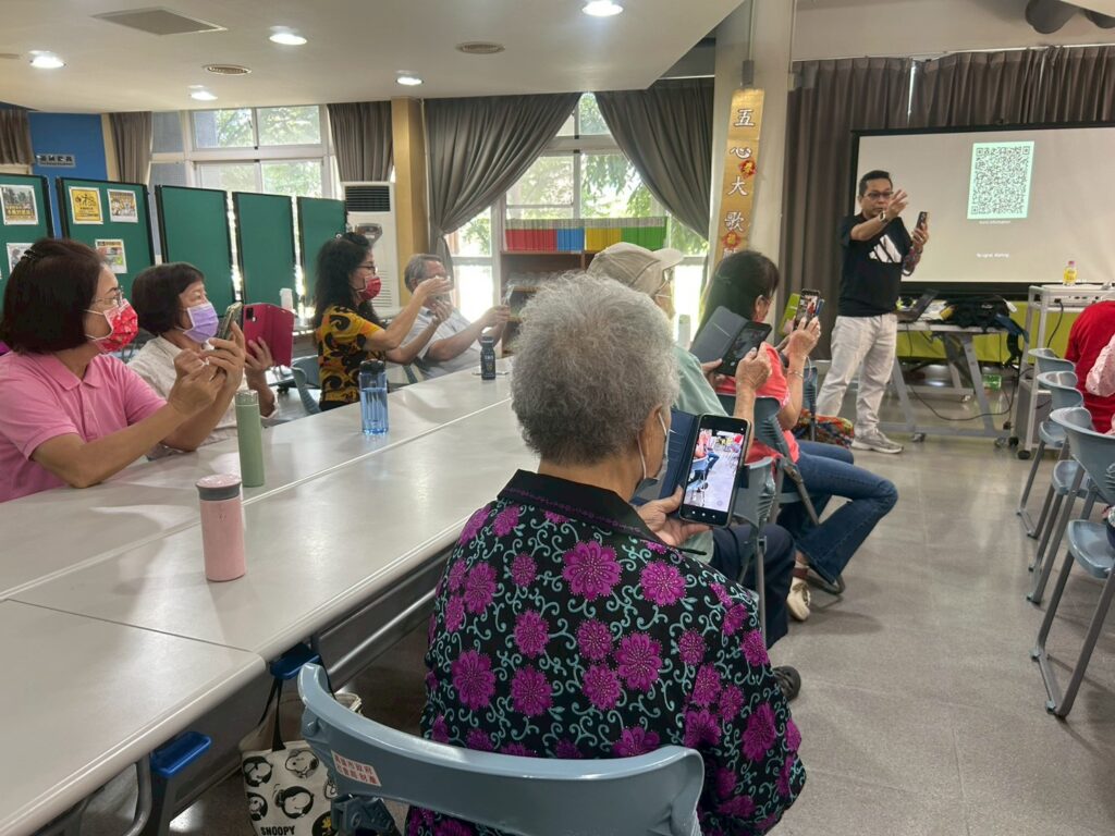 LINE_ALBUM_1141114福誠里樂齡學習趣_251128_3_0