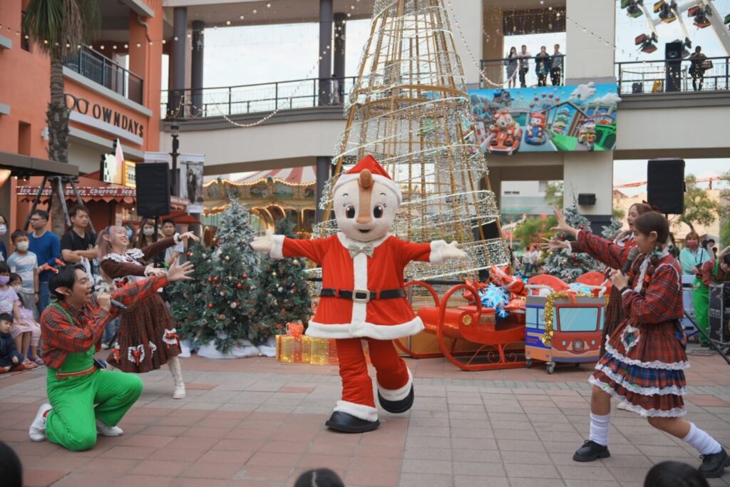 SKM Park Outlets 高雄草衙 鈴鹿賽道樂園酷奇拉化身聖誕老公公_0