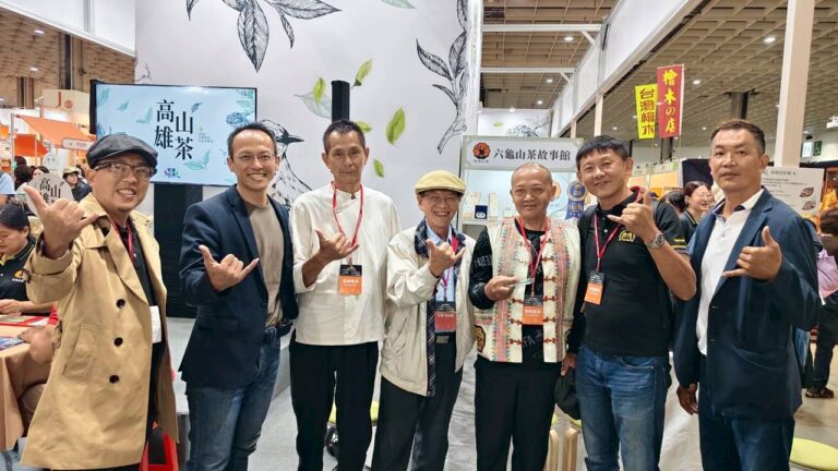 照片3：高雄市政府農業主任秘書方啟峰蒞臨現場與山茶職人齊聚展現南國茶鄉魅力