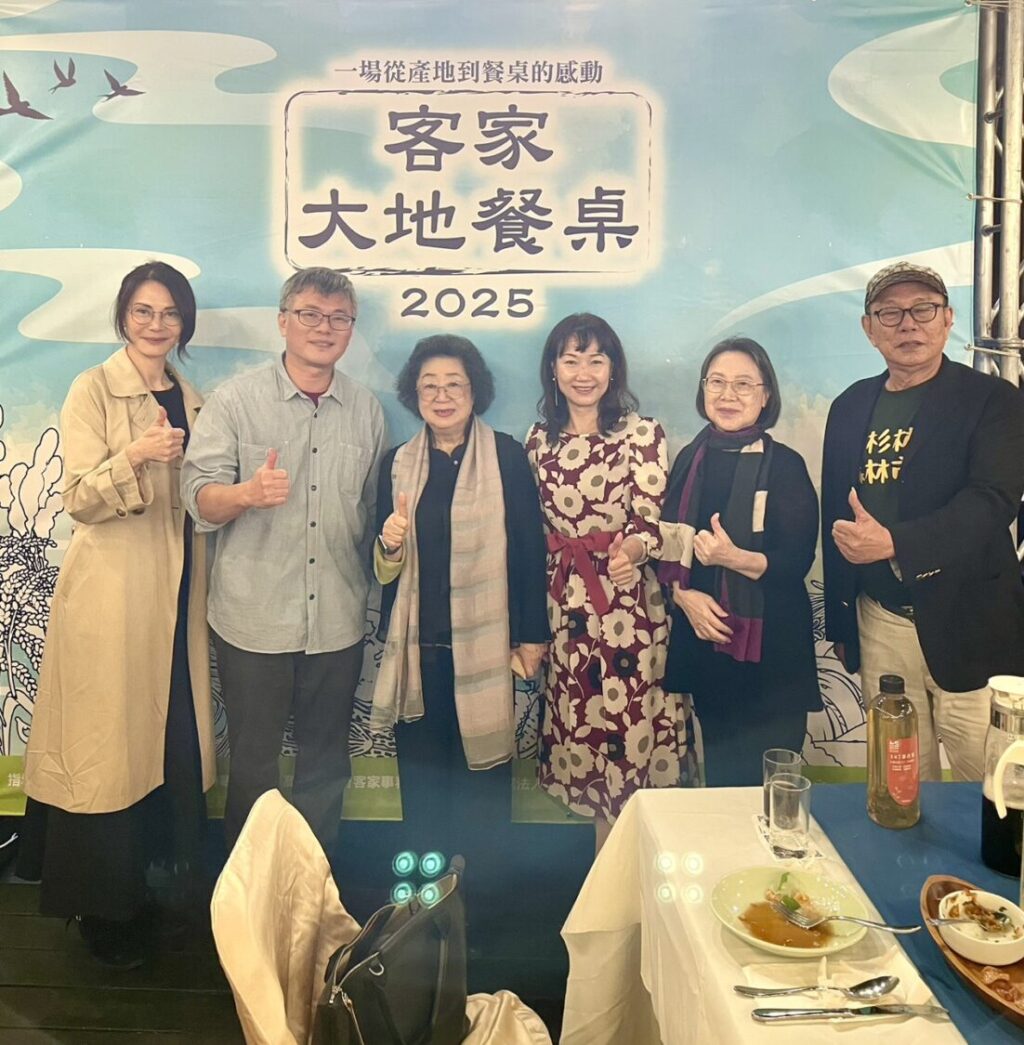 (15)左一為美國回台的新銳製作人黃舒郁，左三范巽綠監察委員，右一皇品院建設公司蔡仁_