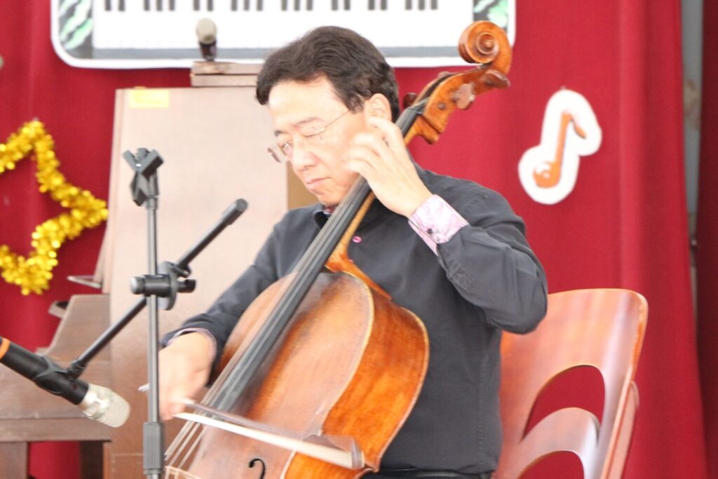中鋼基金會攜手張正傑老師，睽違8年重返高雄大寮監獄舉辦「監獄音樂會」，以優雅動人_