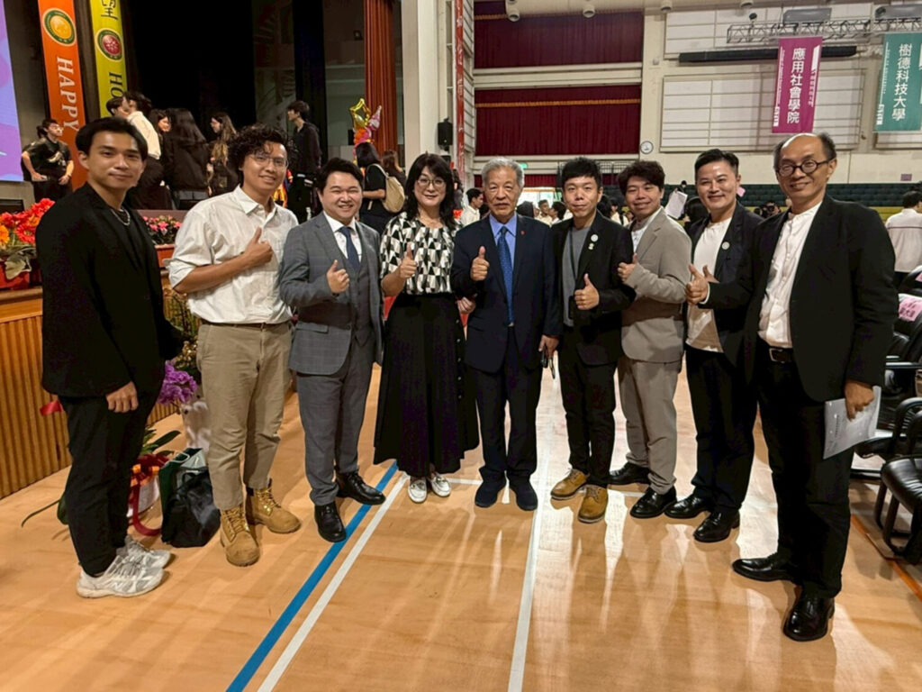圖說四：樹德科大校友總會理事長劉柏楊（右四）盛讚陳建宏律師（左三）擔任總會理事_0