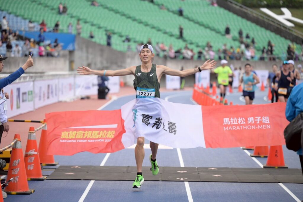 圖說3全馬男子組由日本選手作田直也奪冠