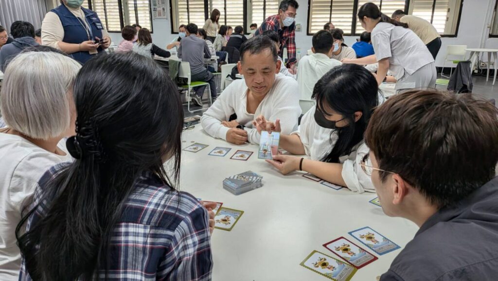 圖四、道路生存戰2.0桌遊互動過程可建立交通安全觀念