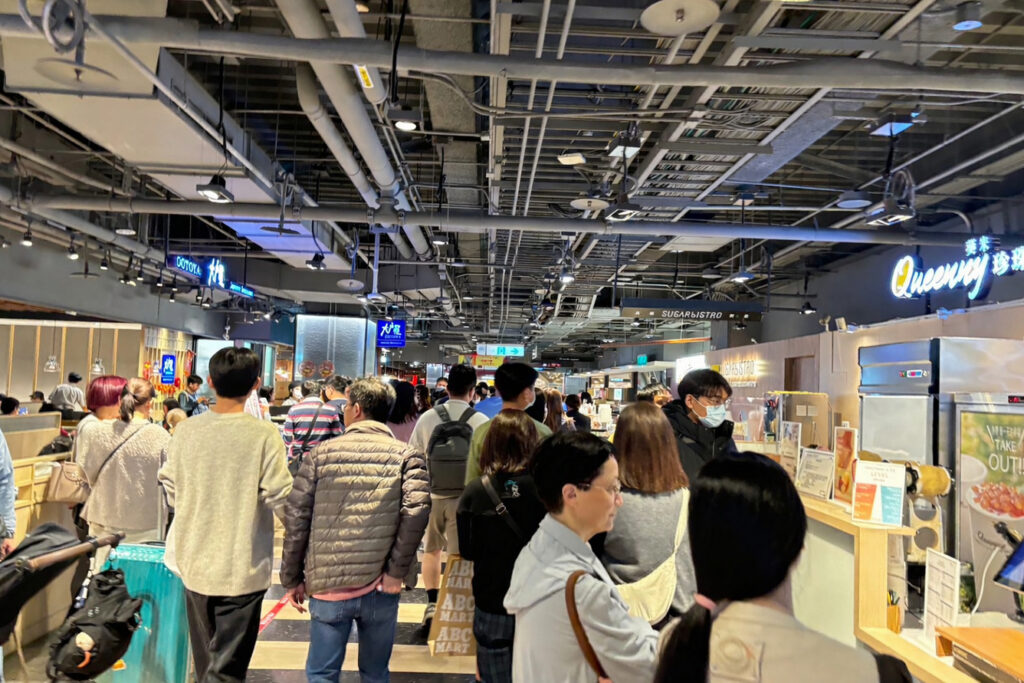 【新光三越高雄左營店】人氣鍋物品牌「這一小鍋」與日系拉麵品牌「屯京拉麵」也持續吸引話題與人潮