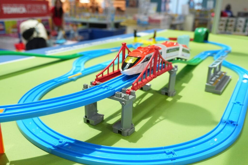 活動期間祭出多項商品優惠，如：限量100組的「多美火車2026限定豪華組」特價1,599元。（_0