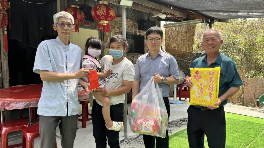深山鐵皮屋撐起五口之家　單親母為孩子教育奔波不懈 妙善觀音慈善會雪中送炭