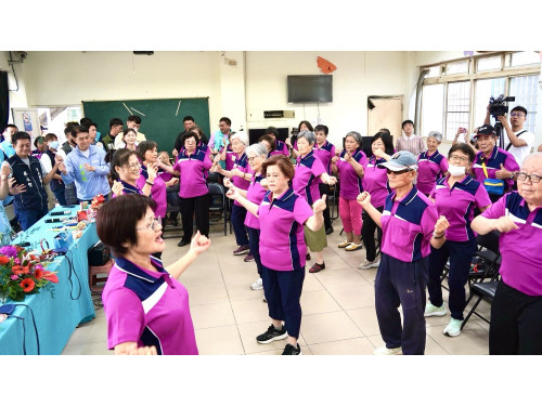 屏東社區照顧再升級 義勇里、大武里據點歡喜揭牌 打造在地安老生活圈