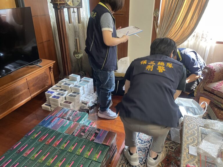螞蟻搬家囤百萬私菸 保三總隊破獲行李走私加熱菸案，查獲5千包加熱菸