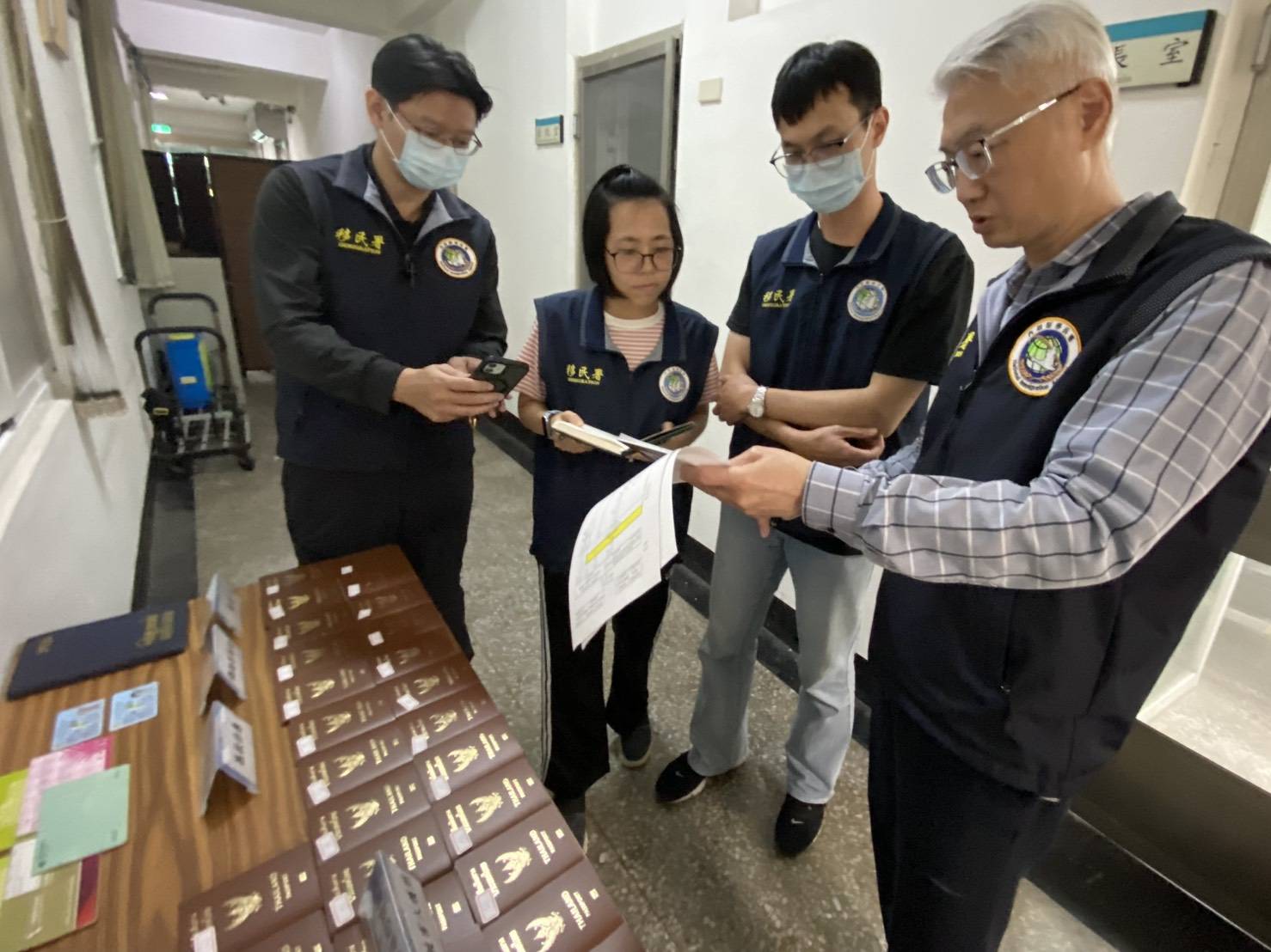 高雄市專勤隊破案外案再擒跨國人販集團　查扣47本護照 救出5名被害人