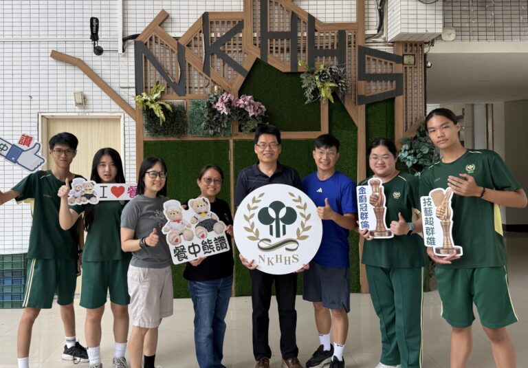 青年百億計畫團體照由左至右林廷恩、許芳瑀、黃婉婷師、郭明惠師、陳森杰校長、楊東_0