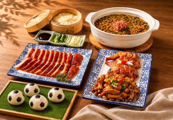 高雄翰品酒店推出世足應援活動，點用港都茶樓一鴨三吃料理，即贈送造型吸睛的足球造型流沙包4顆