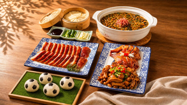 高雄翰品酒店推出世足應援活動，點用港都茶樓一鴨三吃料理，即贈送造型吸睛的足球造型流沙包4顆
