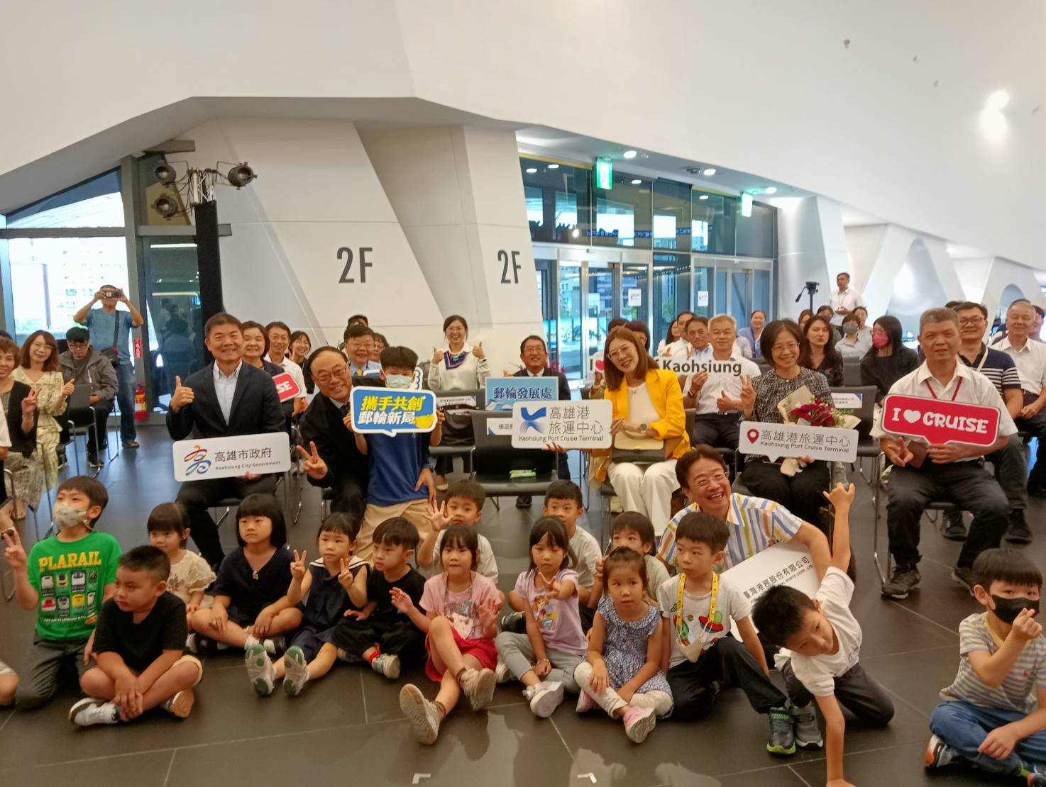當大提琴遇上郵輪！張正傑獻樂祝賀港務公司總公司與基隆分公司「郵輪發展處」正式成軍