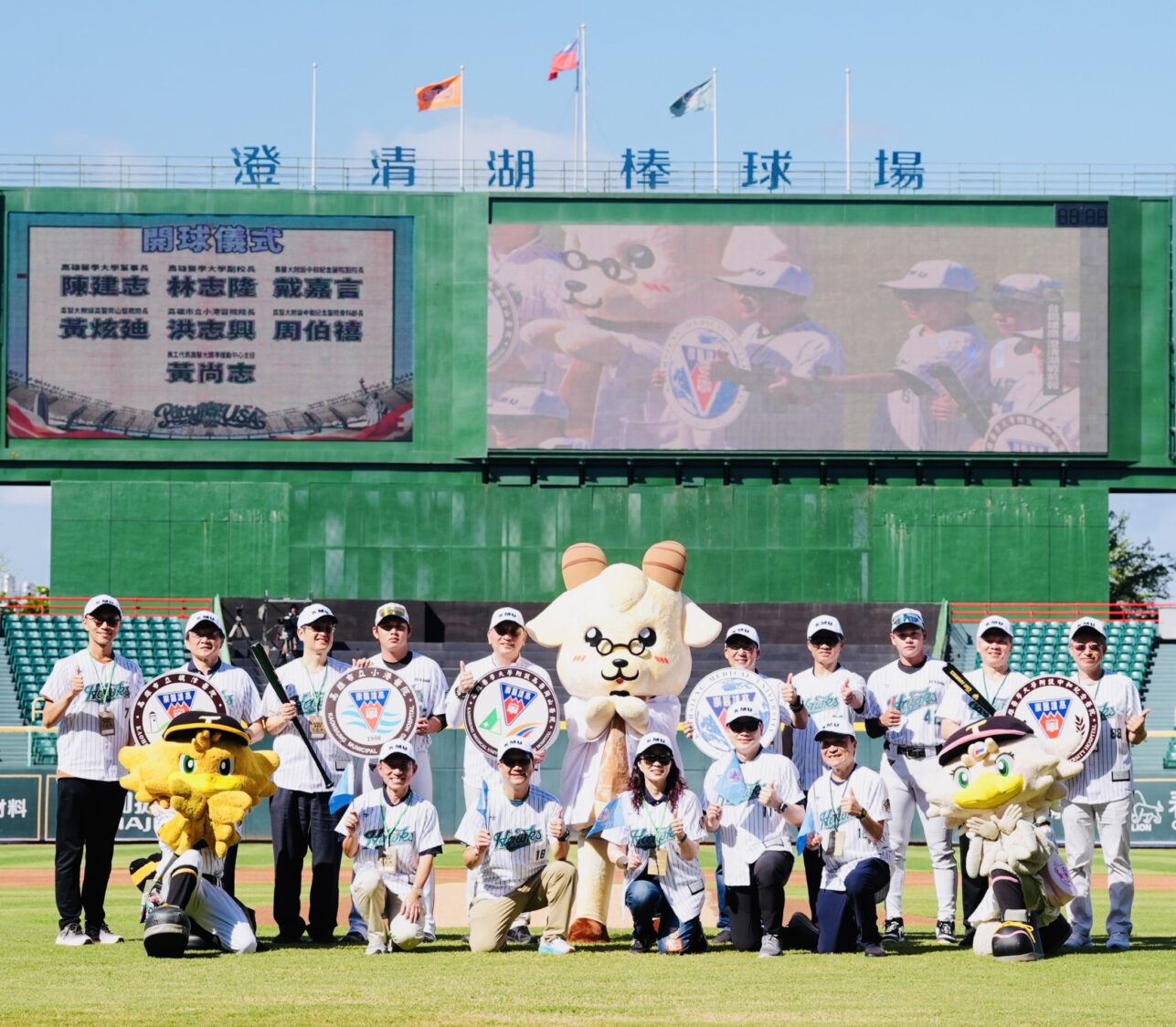 創紀錄！高醫體系首辦棒球家庭日  1700人齊聚寫下台鋼雄鷹主場單一體系進場最高紀錄