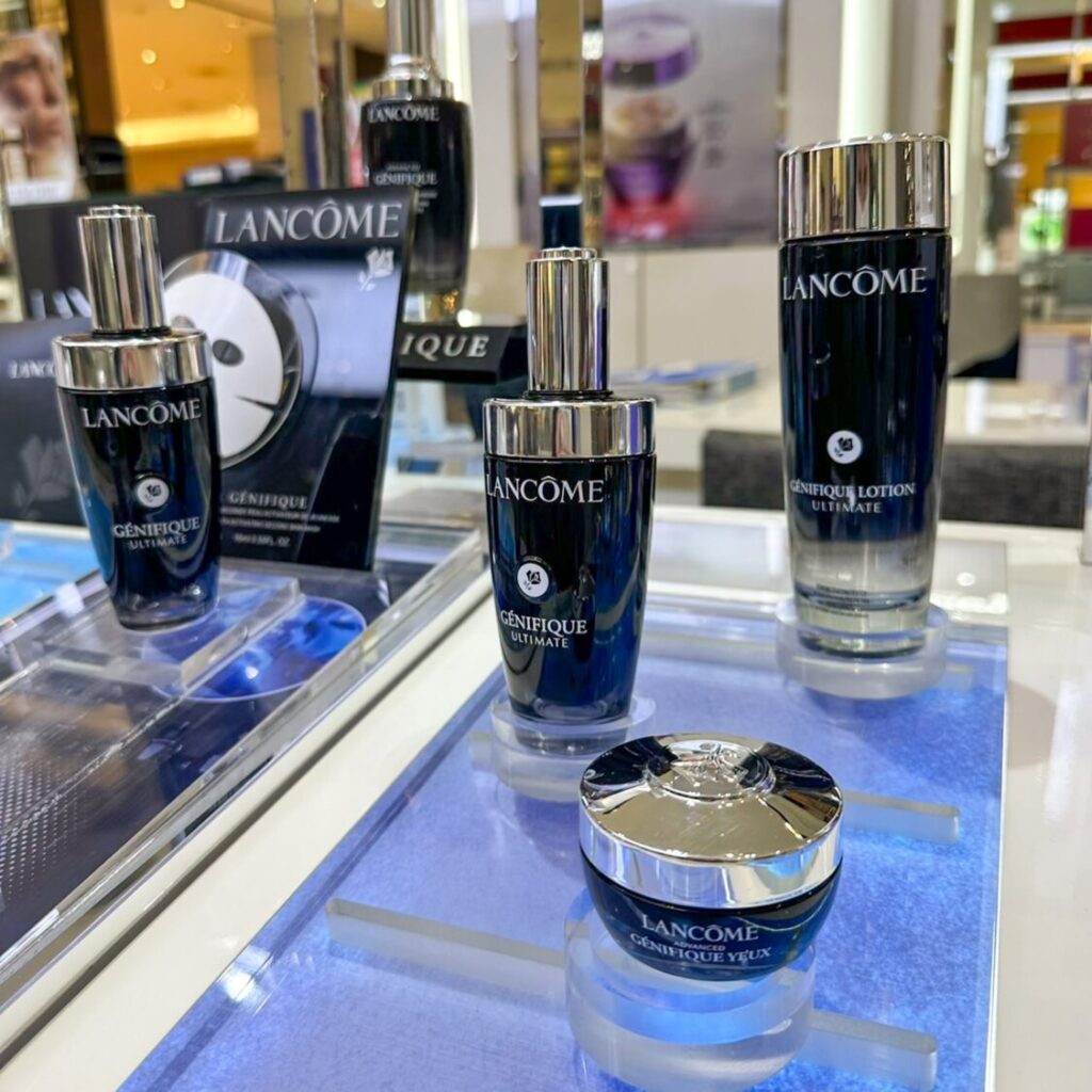 【新光三越高雄左營店】秋季化妝品節開跑，精選從肌膚狀態到秋日妝感打造好氣色的美妝商品。