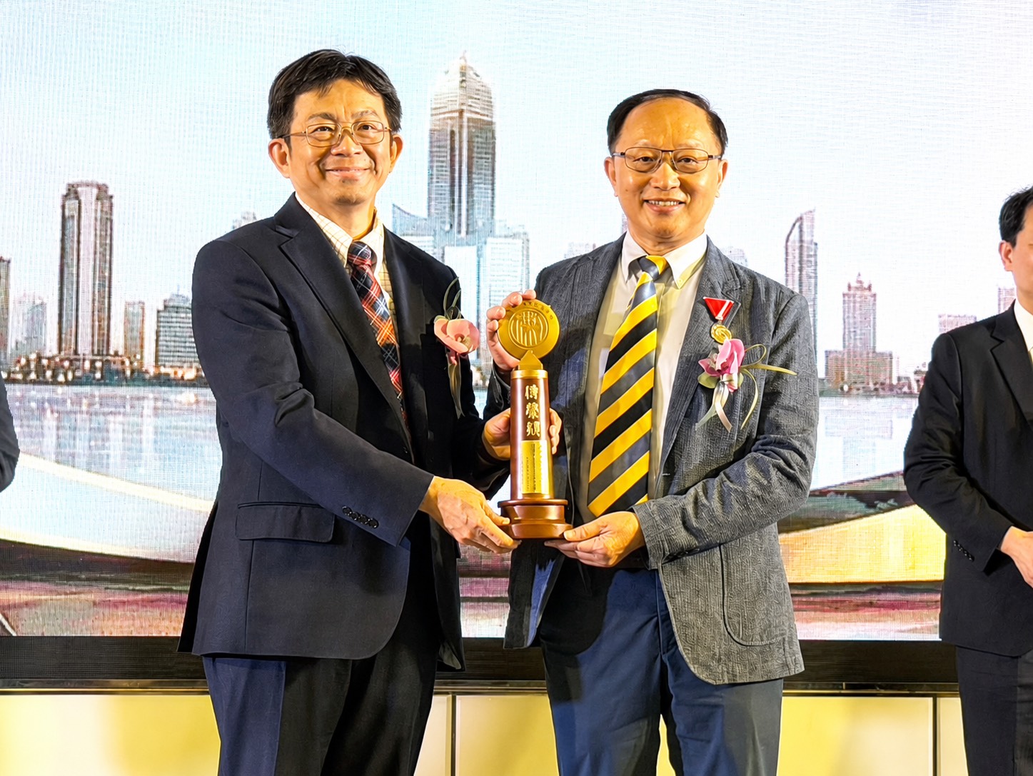 2026第七屆高雄市十大傑出市民傳馨獎頒獎典禮8/15舉行  曹賜斌醫師榮獲「醫療創新科技獎」