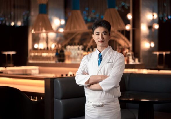 WA-RA_日式餐廳工藤將和料理長，師承米其林二星主廚，恪守日式料理「究極時旬」的信念，演繹食材當令的純粹風味。