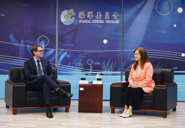 美國在台協會高雄分處史崇理處長與海洋委員會主任委員管碧玲會談