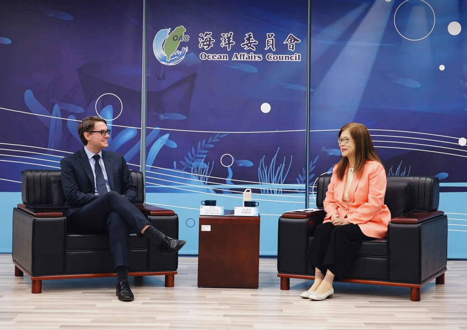 美國在台協會高雄分處史崇理處長與海洋委員會主任委員管碧玲會談