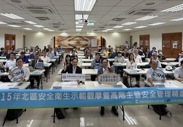 1150908 園管局臺北分局梁又文分局長(右3)、新竹縣產業園區廠商協進會曾國輝理事(右1)、前