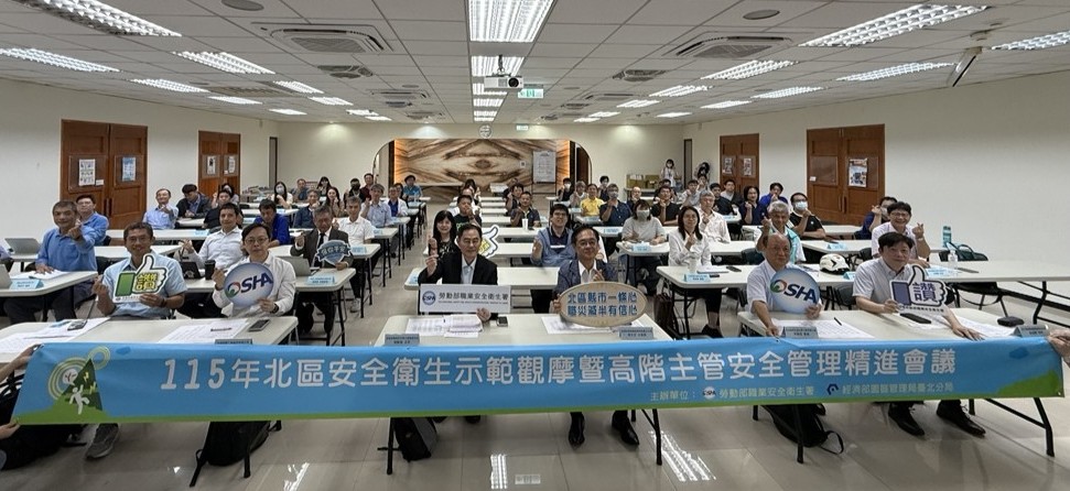 1150908 園管局臺北分局梁又文分局長(右3)、新竹縣產業園區廠商協進會曾國輝理事(右1)、前