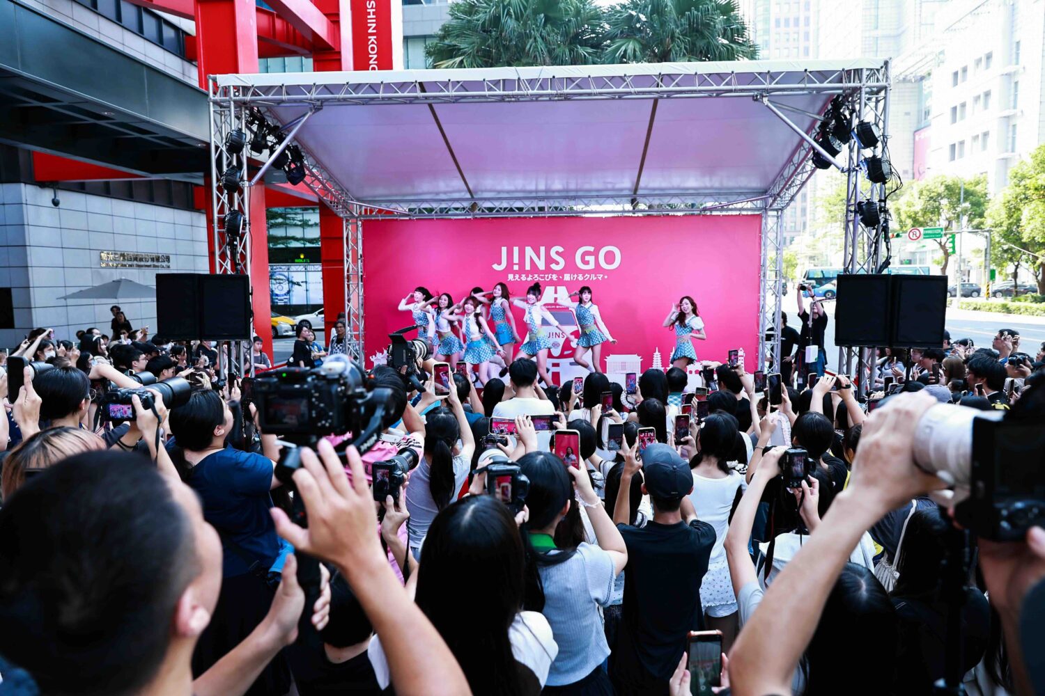 JINS GO小紅胖卡今年首度巡迴至台北，全新女團W!nky與話題女饒舌C.Holly現場加持，熱力開唱_0