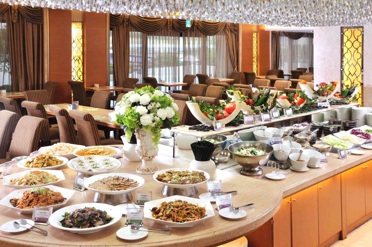 【義大天悅飯店】百匯自助餐廳中秋連假晚餐加碼BBQ吃到飽，豐富餐檯滿足親子團圓聚餐_0