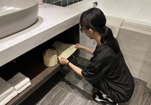 圖2 JÒHŌ HOTEL將「客房細緻保養與檢核」項目，交由細心的小佩專職負責。_0