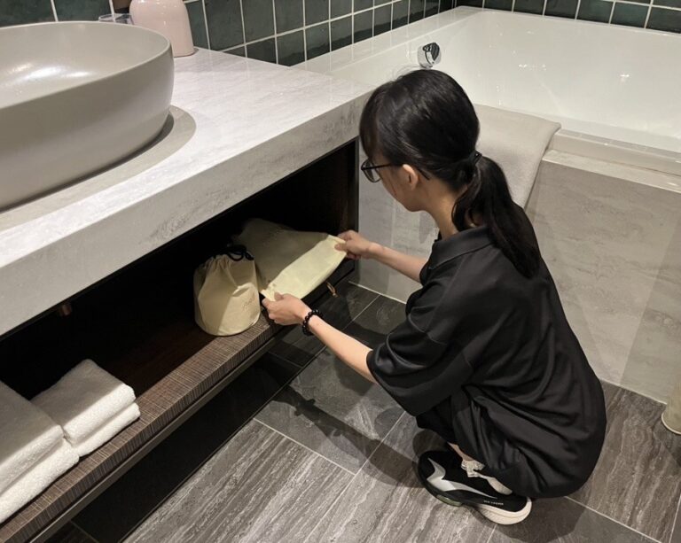 圖2 JÒHŌ HOTEL將「客房細緻保養與檢核」項目，交由細心的小佩專職負責。_0